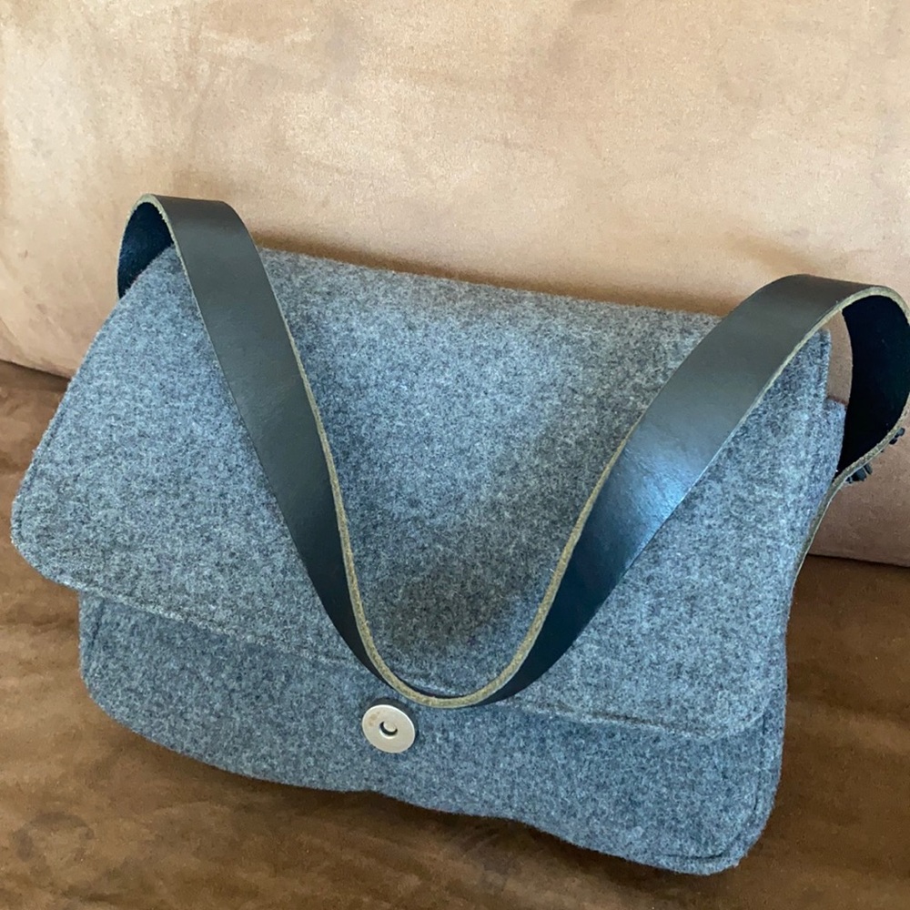 COPY - American eagle wool handbag